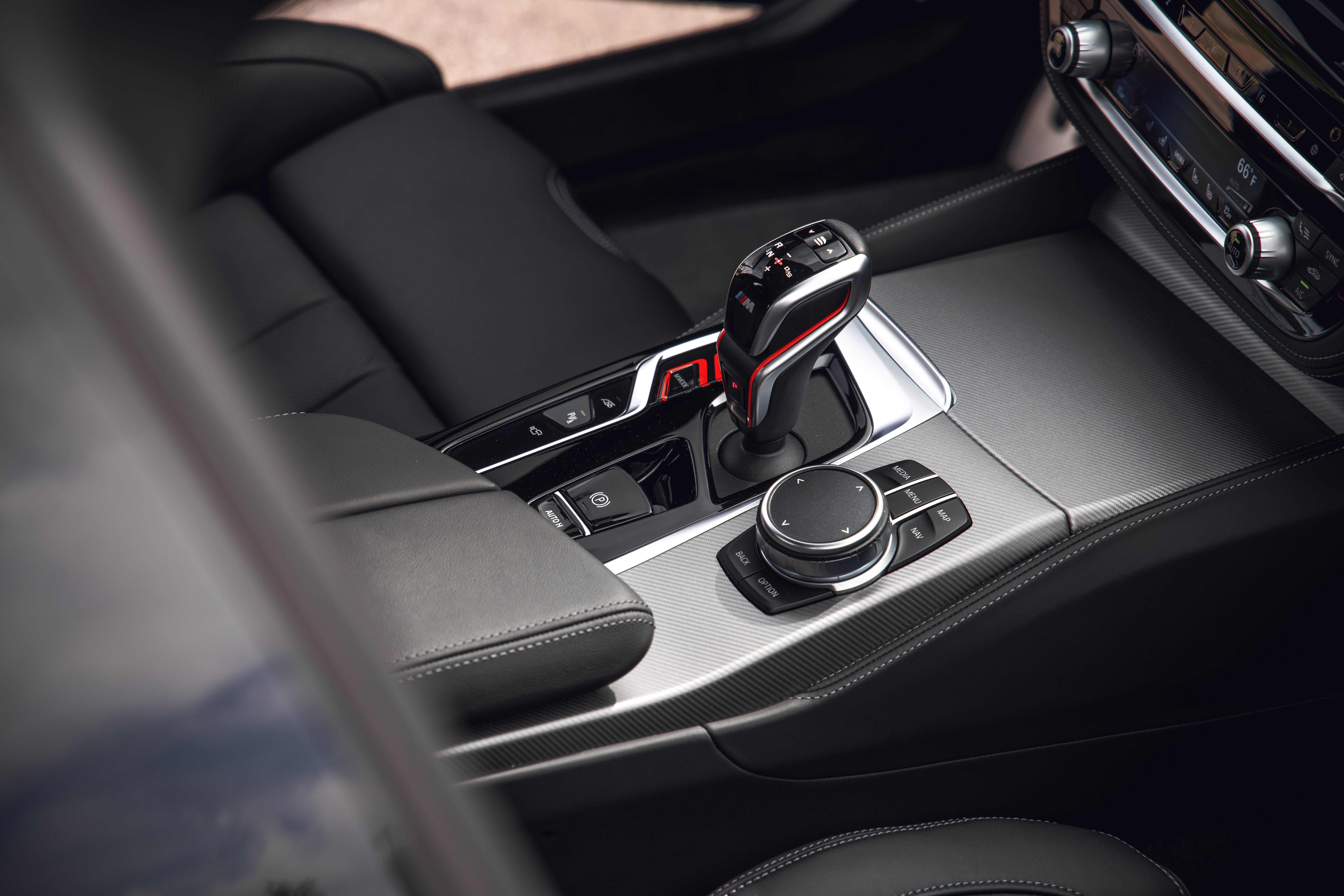 BMW M5 Orta Konsol